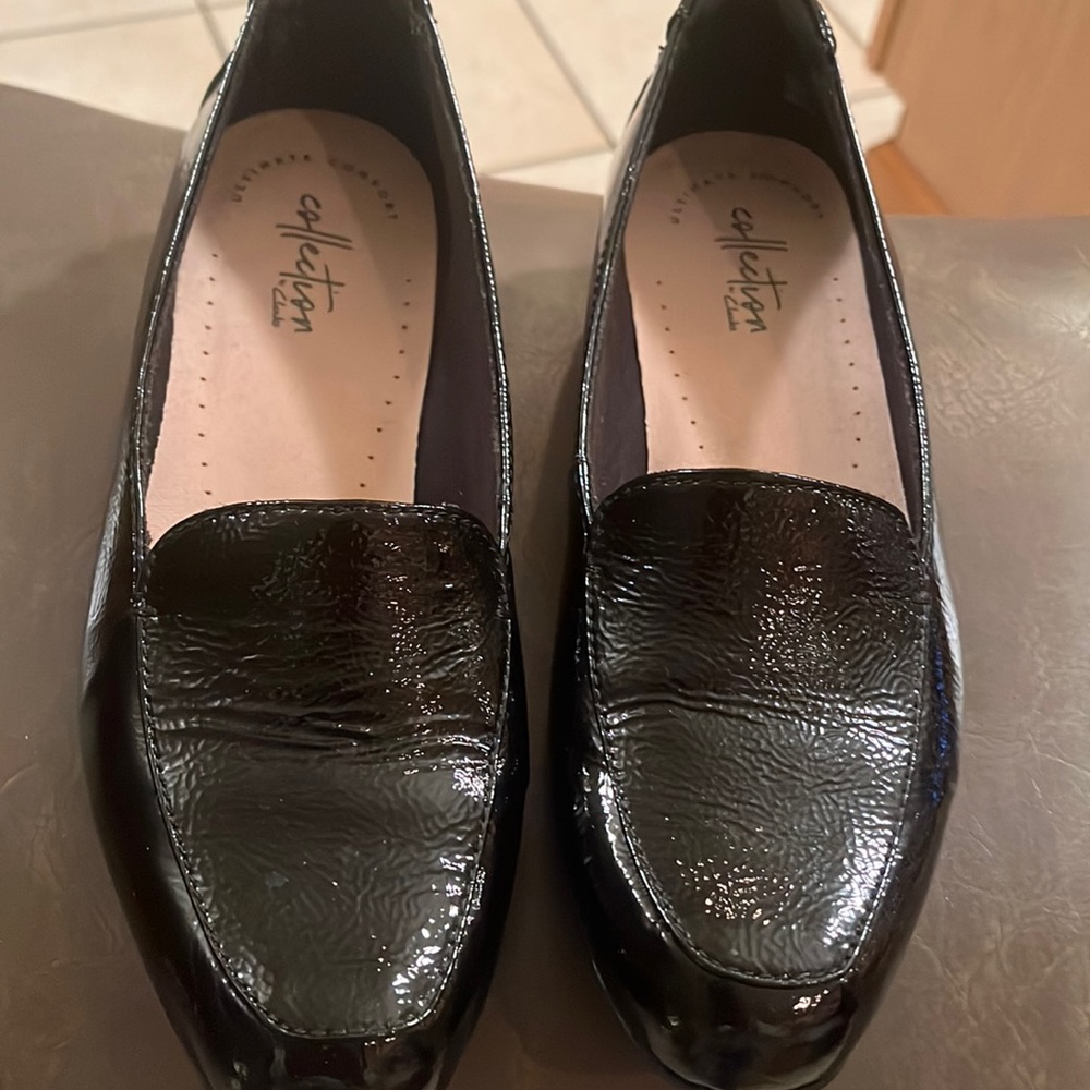 Woman’s Clark patent leather 7.5 shoes